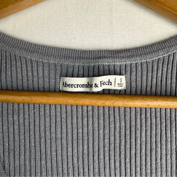 Abercrombie & Fitch Gray Ribbed Button-Down Top - Picture 3 of 8